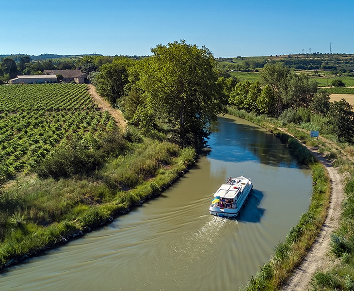 CRUZEIRO NO CANAL DU MIDI E A CIDADE DE BEZIERS