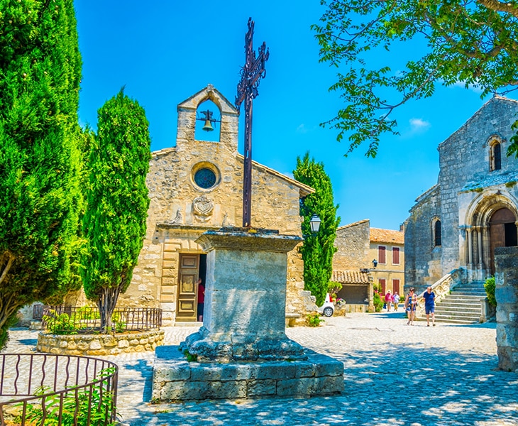 NO CORAÇÃO DE ALPILLES, LES BAUX DE PROVENCE E CARRIERES DE LUMIERES