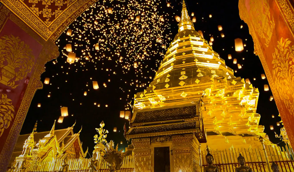 Asiatischer Tempel bei Nacht