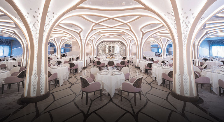 sala de jantar a bordo do seven seas grandeur