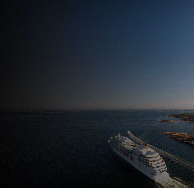 Seven Seas Navigator sailing at sea