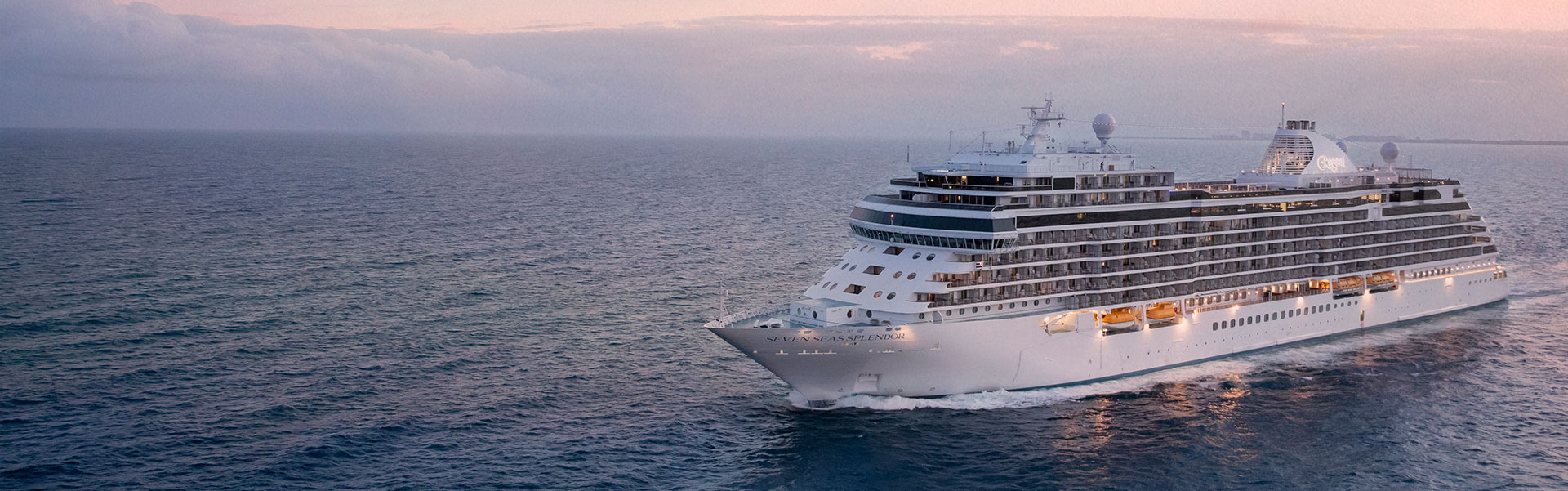 Schiff von Regent Seven Seas Cruises auf See