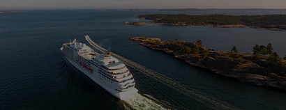 Seven Seas Navigator sailing at sea